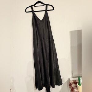 Black mimic of Kate Hudson’s Iconic yellow dress